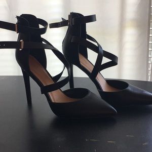 Black Strappy pointed toe heels!